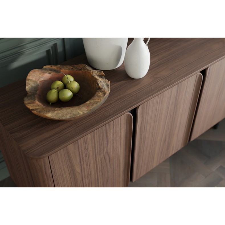 LN HOME: CINDI CREDENZA